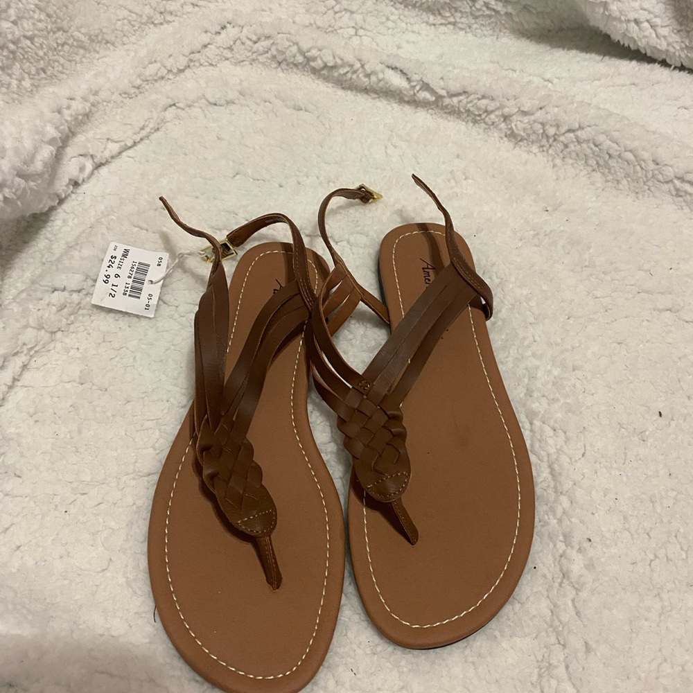 American Eagle sandals size 6.5